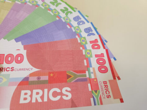 Rusia Menegaskan BRICS AkanMembuat Mata Uang yang Didasari Persediaan Emas