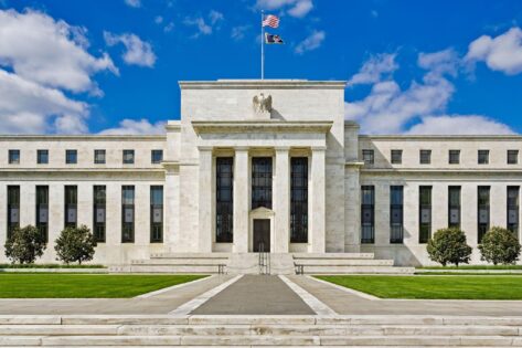 Harga Emas Naik Menjelang Pertemuan Federal Reserve